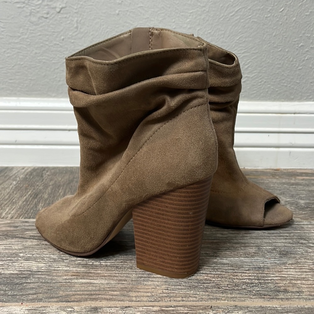 🎉SALE🎉 Beautiful Peep Toe, Ankle Booties-Size 7W